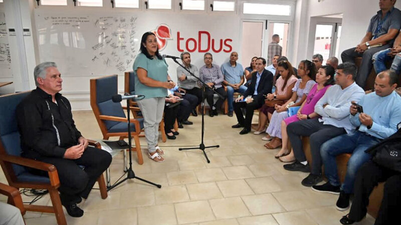 Dialoga Díaz-Canel con jóvenes del sector de telecomunicaciones