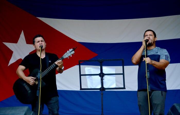 Dúo Buena Fe en México por celebraciones del aniversario 70 del Moncada