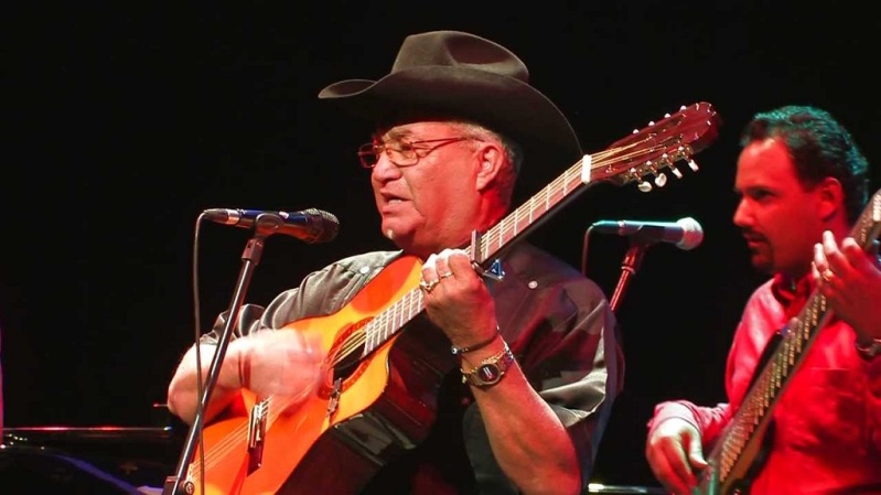 Premian a Eliades Ochoa en festival de música popular de España