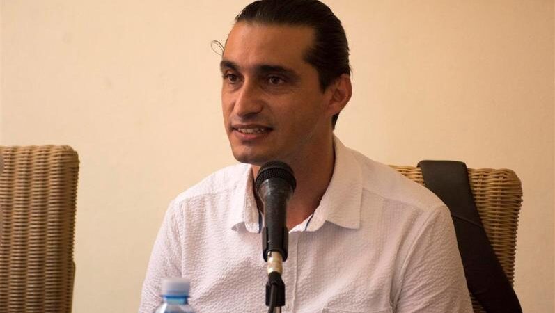 La intensidad lírica en la poesía de Lázaro Castillo