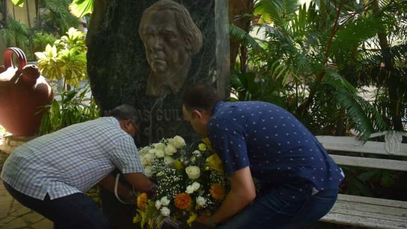 Homenaje a Nicolás Guillén en el aniversario 121 de su natalicio