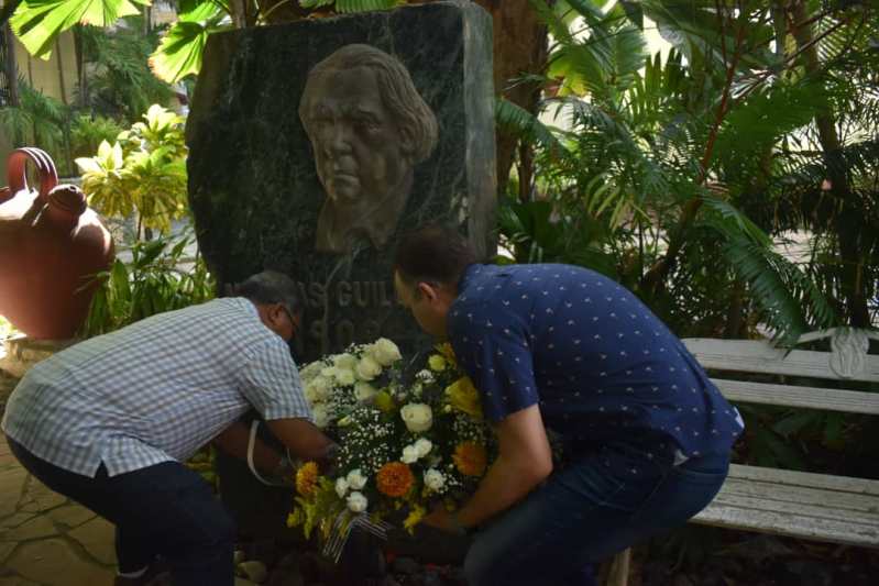 Homenaje a Nicolás Guillén en el aniversario 121 de su natalicio