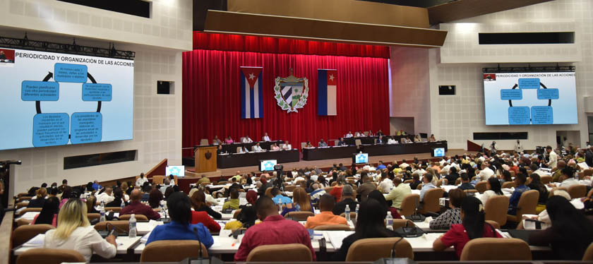 Participan Raúl Castro y Días-Canel en plenario del Poder Popular