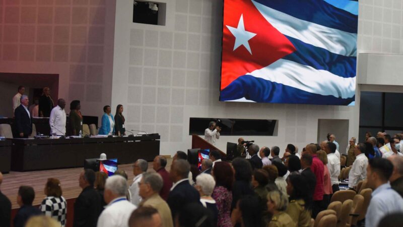 Asisten Raúl Castro y Díaz-Canel a sesiones del Parlamento cubano
