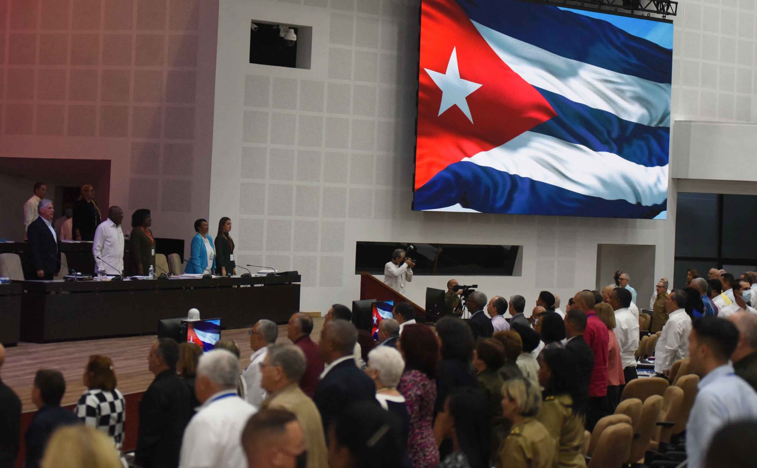 Asisten Raúl Castro y Díaz-Canel a sesiones del Parlamento cubano