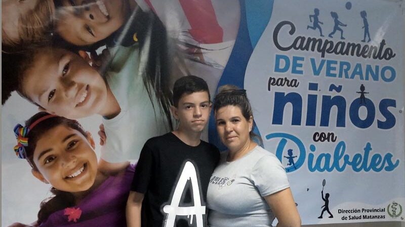 Niños diabéticos ganan confianza en campamento de verano