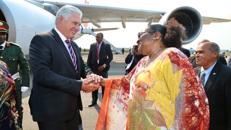 Presidente cubano llega a Mozambique