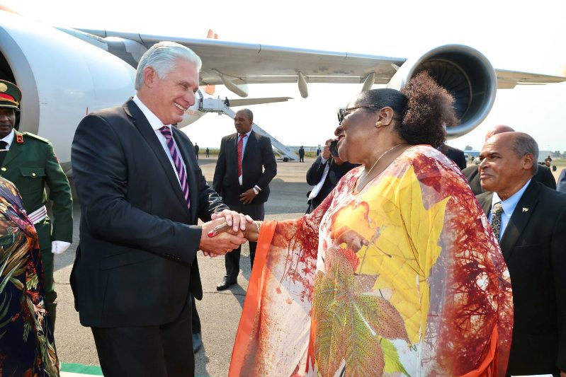 Presidente cubano llega a Mozambique