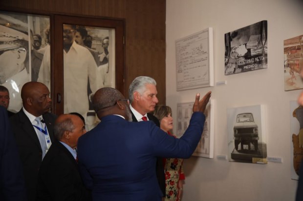 Presidente Diaz-Canel rinde homenaje a Agostinho Neto
