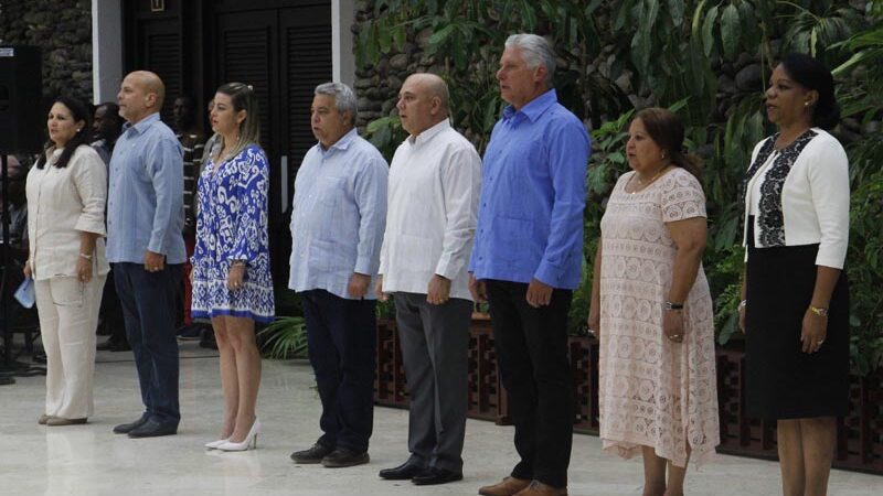 Preside Díaz-Canel acto de condecoraciones a mujeres destacadas