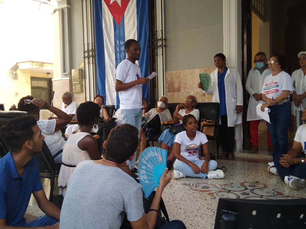 Canciones, poemas y lecciones de historia celebran aniversario de Fidel