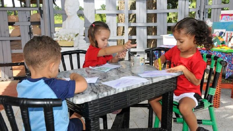 Destaca primer ministro cubano atención a la primera infancia
