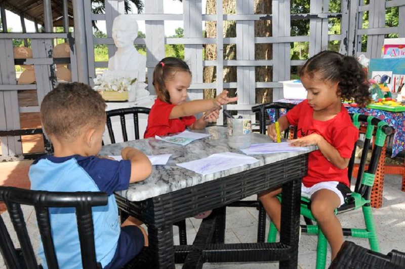Destaca primer ministro cubano atención a la primera infancia
