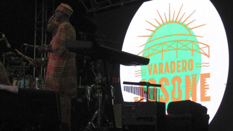 Público joven disfruta Varadero Josone como destino musical