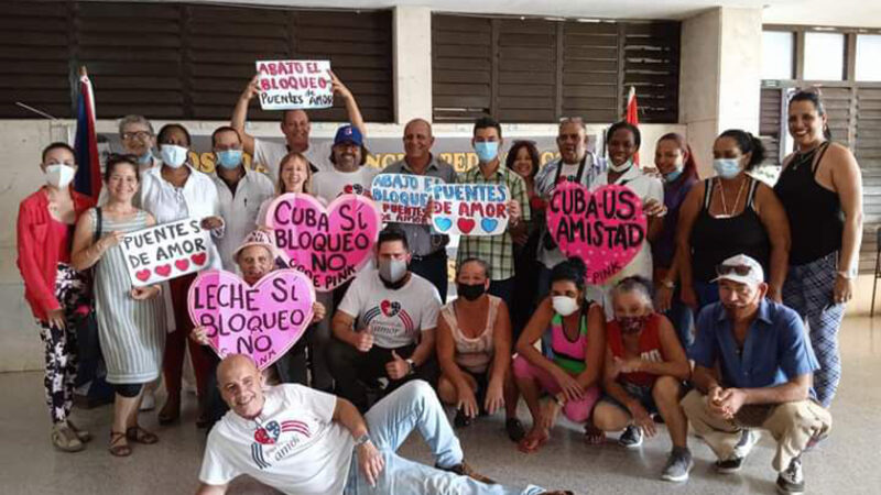 Puentes de amor y Code Pink entregan donación en Villa Clara