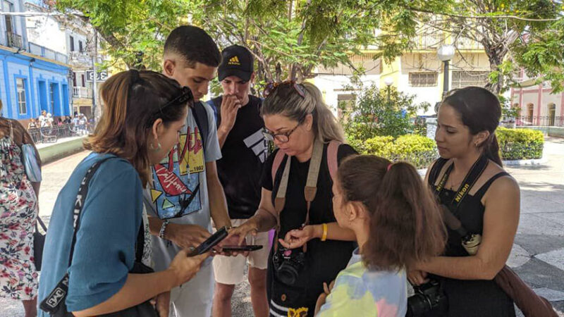 Emoción y creatividad en taller de fotografía de Santiago de Cuba