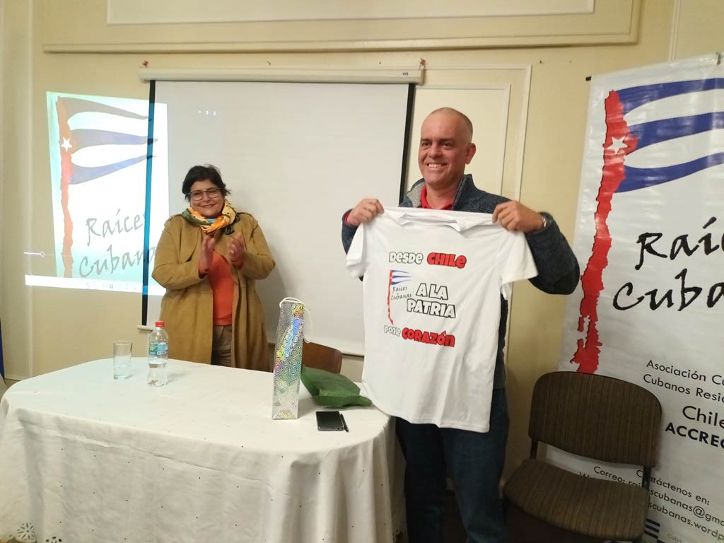 Cubanos en Chile acuerdan mantener la lucha contra el bloqueo