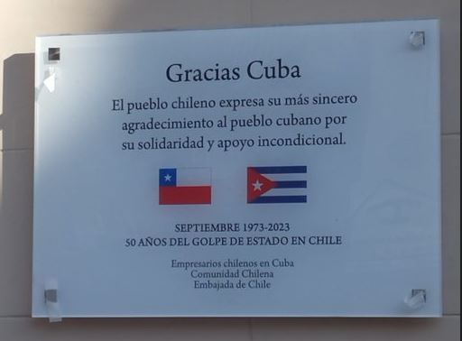 Develan placa de agradecimiento del pueblo chileno a Cuba