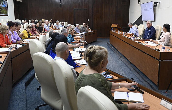 Dan a conocer resultados del uso de los interferones cubanos