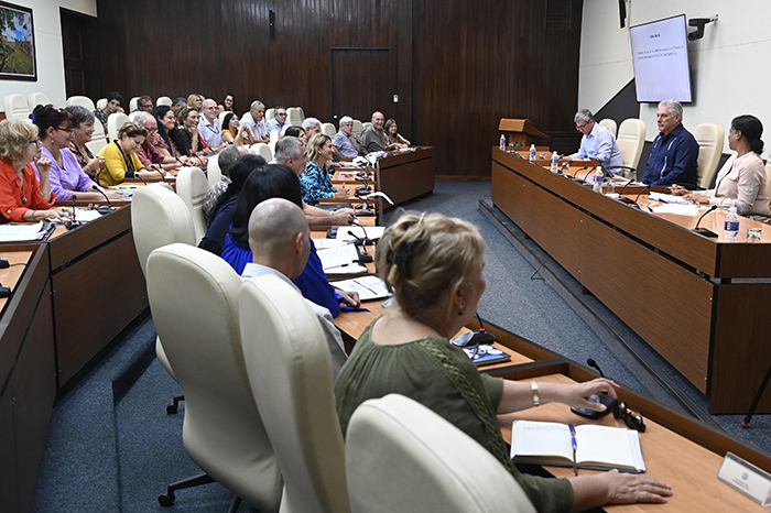 Dan a conocer resultados del uso de los interferones cubanos