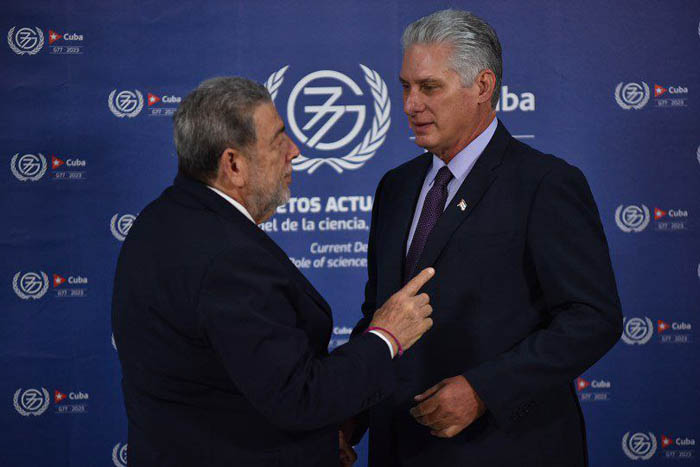 Recibe Presidente de Cuba a participantes en Cumbre del G77 y China