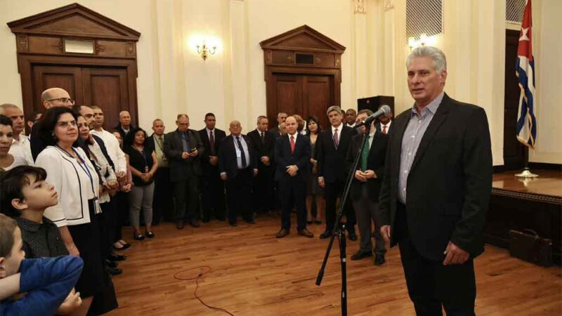 Díaz-Canel dialogó con diplomáticos cubanos tras llegada a Nueva York