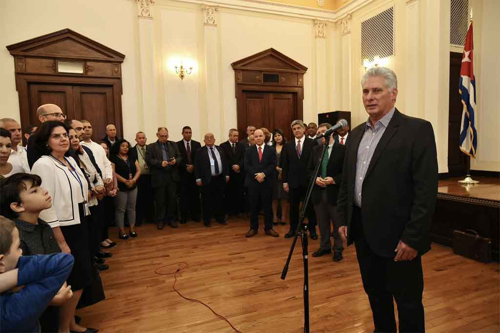 Díaz-Canel dialogó con diplomáticos cubanos tras llegada a Nueva York