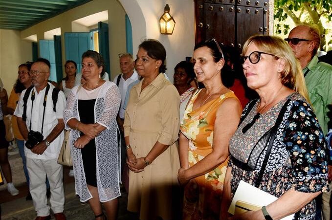 Inaugura Vice primera ministra cubana muestra fotográfica en homenaje a Eusebio Leal