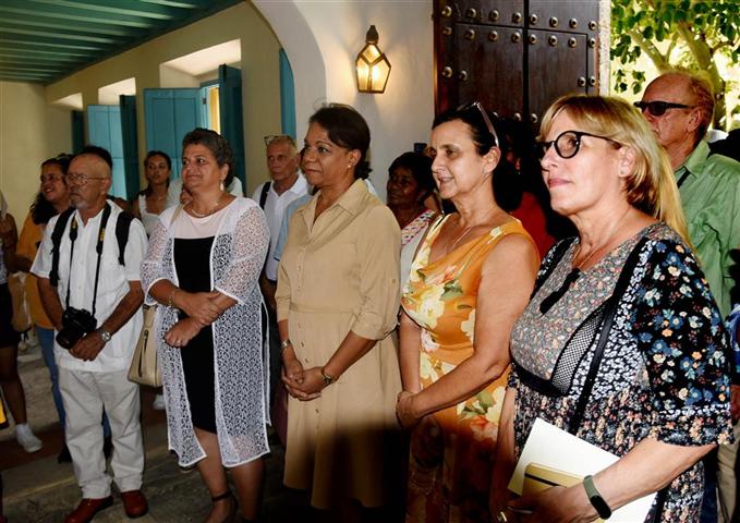 Inaugura Vice primera ministra cubana muestra fotográfica en homenaje a Eusebio Leal