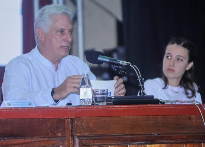 Díaz-Canel: «Los jóvenes cubanos están en el bando de los que aman y fundan»