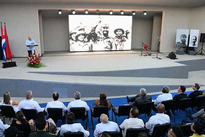 Realizan gala por el aniversario 50 de la primera visita de Fidel a Vietnam