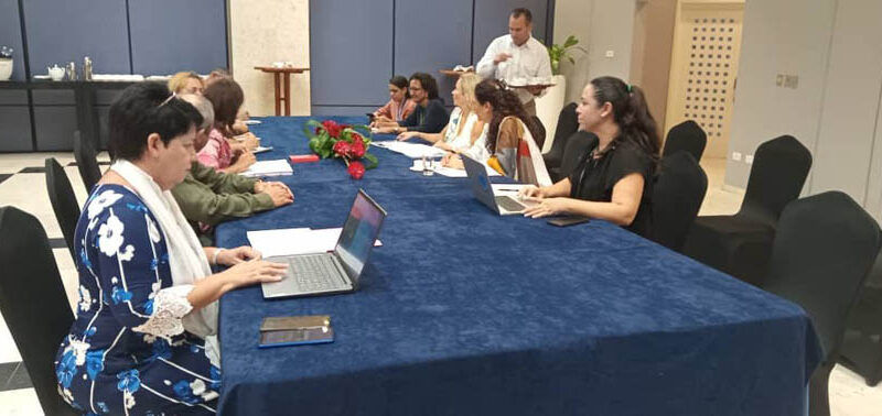 Ministra cubana sostiene encuentro con funcionaria de la Unesco
