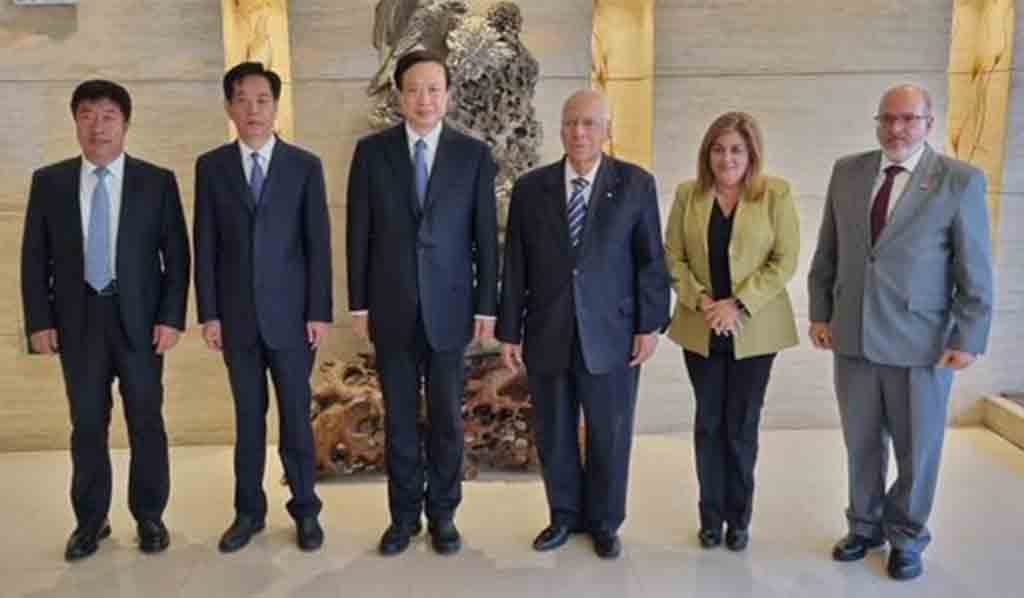 Cuba y China revisan cooperación en industria del tabaco