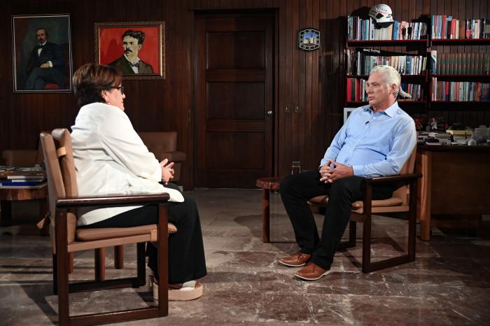 Dialoga Díaz-Canel con periodista Arleen Rodríguez sobre situación del país