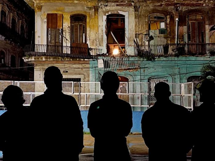 Fallecieron dos rescatistas tras derrumbe de edificio en La Habana Vieja