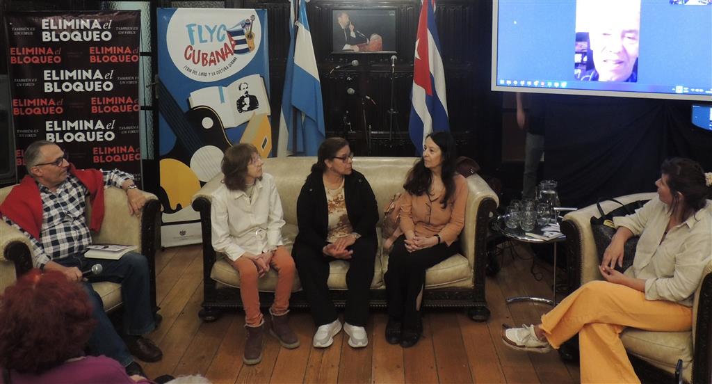 Feria cubana presenta libro sobre dictadura en Argentina