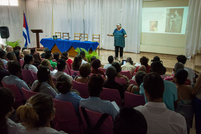 Che y la medicina, libro imprescindible para los jóvenes