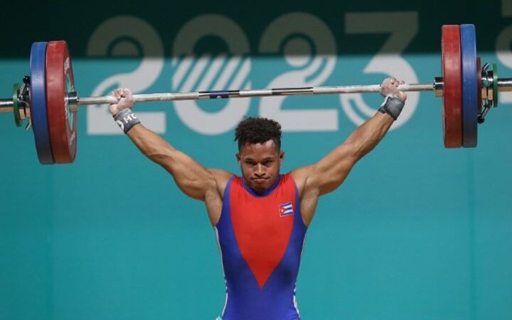 Pesista cubano Arley Calderón alcanza medalla de oro en los XIX Juegos Panamericanos 