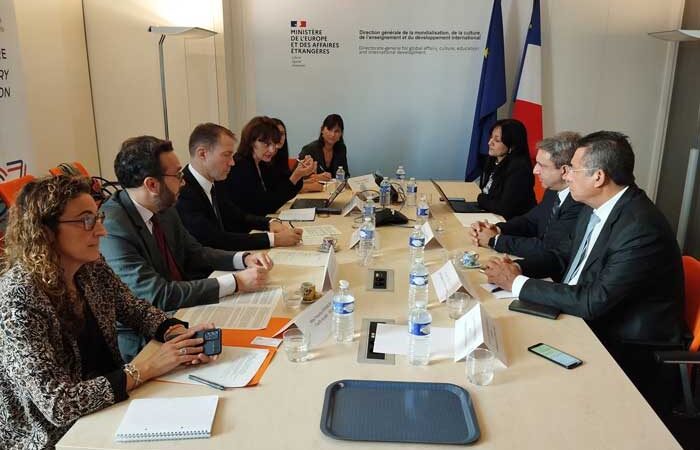 Intercambia ministro cubano con directivos de educación en Francia