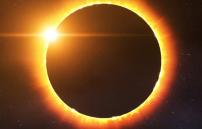 Alertan sobre riesgos de observar eclipse sin protección