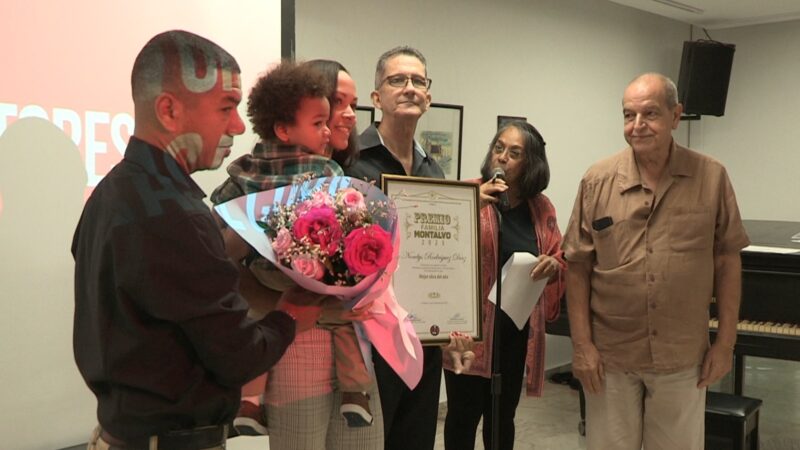 Entregan los premios circenses Turán y Familia Montalvo 2023