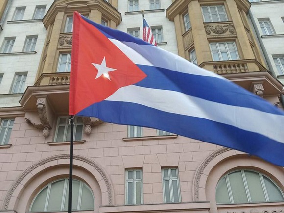 Movimiento Venceremos se planta frente a embajada estadounidense en Moscú contra el bloqueo a Cuba