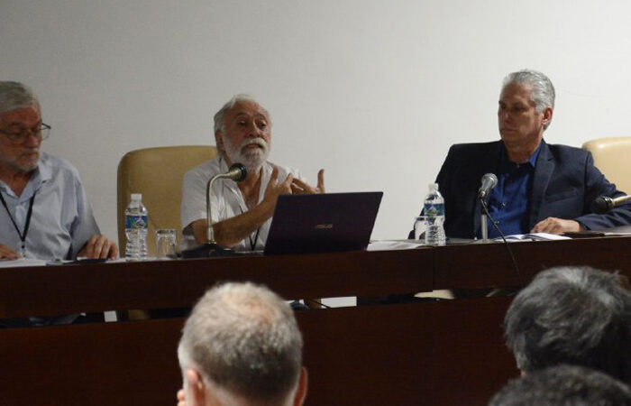 Participa Díaz-Canel a actividades de Encuentro de Economistas