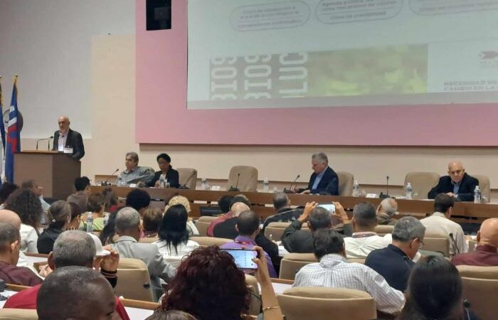 Presente Díaz-Canel en el XI Congreso de los periodistas cubanos