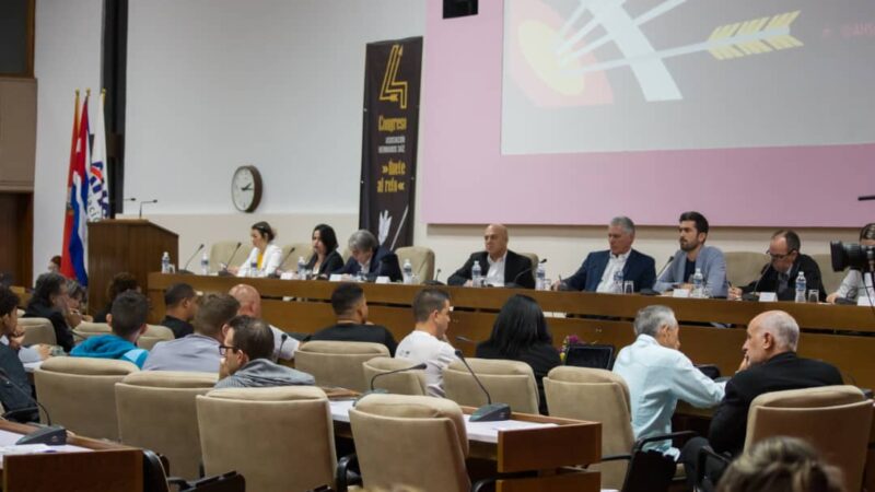 Reconoce Díaz-Canel labor de jóvenes artistas ante desafíos