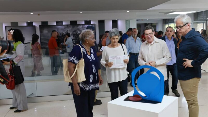 Cuba en el centro del pensamiento de exposición de abstraccionistas