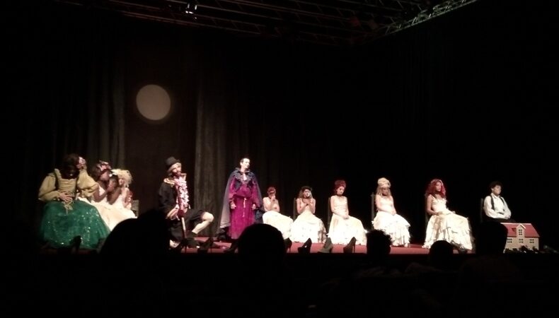 La zapatera prodigiosa y los pasos seguros en una ciudad en festival 