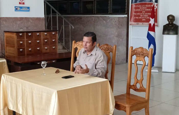 Presentan en Santiago de Cuba el libro “26 de julio, el asalto que incendió las nubes”