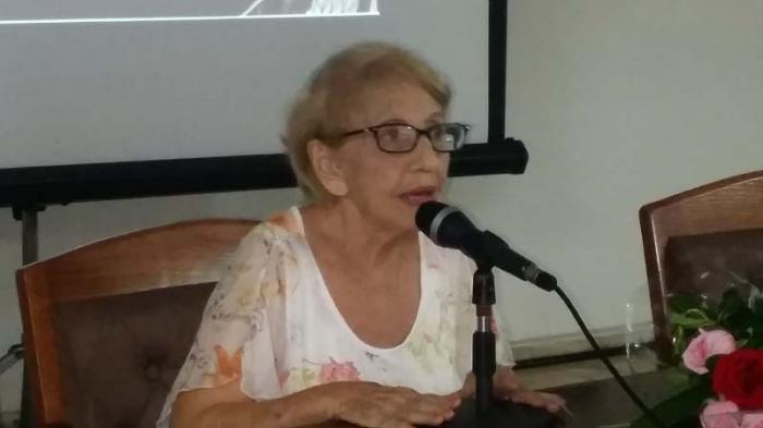 Diálogos a viva voz, en Artemisa, con la narradora y periodista María Elena Llana