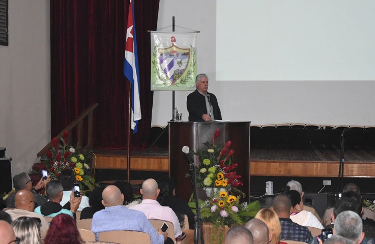 Destacó Díaz-Canel perspectiva revolucionaria de beneficiar al pueblo